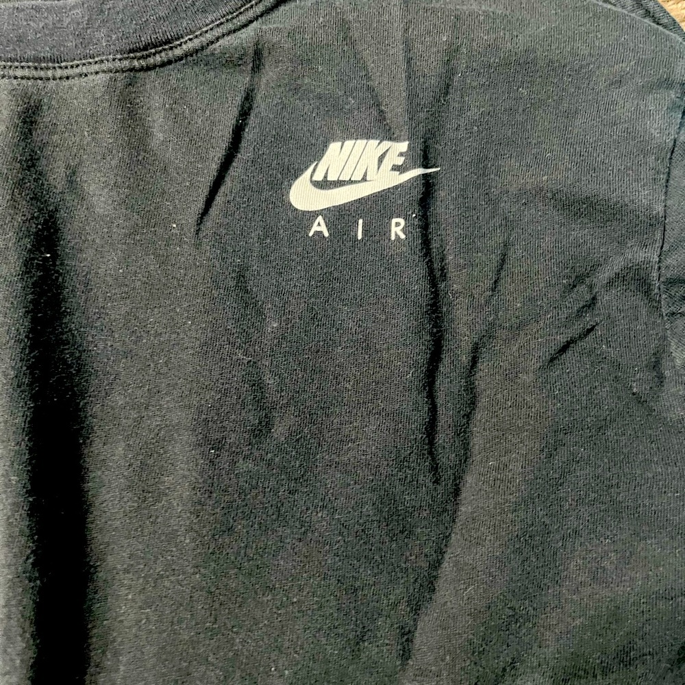 nike cropped shirt with shoes size medium